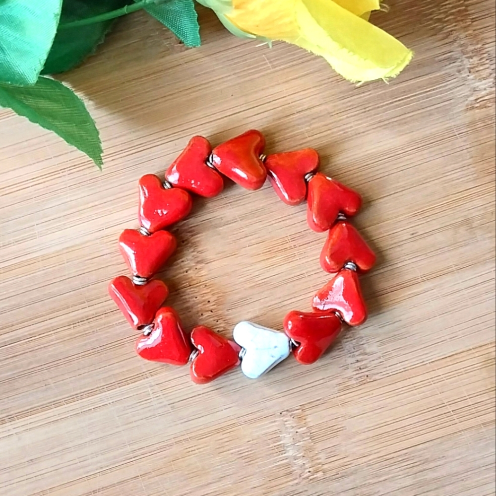 1PC Beautiful Kenyan Red and White Ceramic Heart Bracelet